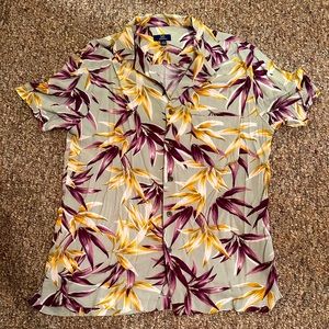 Medium Sized George Casual Button Down Hawaiian Shirt